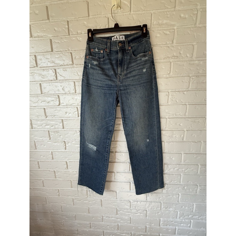 Daze Hug Women's Jeans Size 24 X 25 Med Wash Raw Hem‎